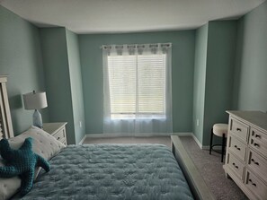 2 habitaciones, escritorio, tabla de planchar con plancha y wifi gratis 