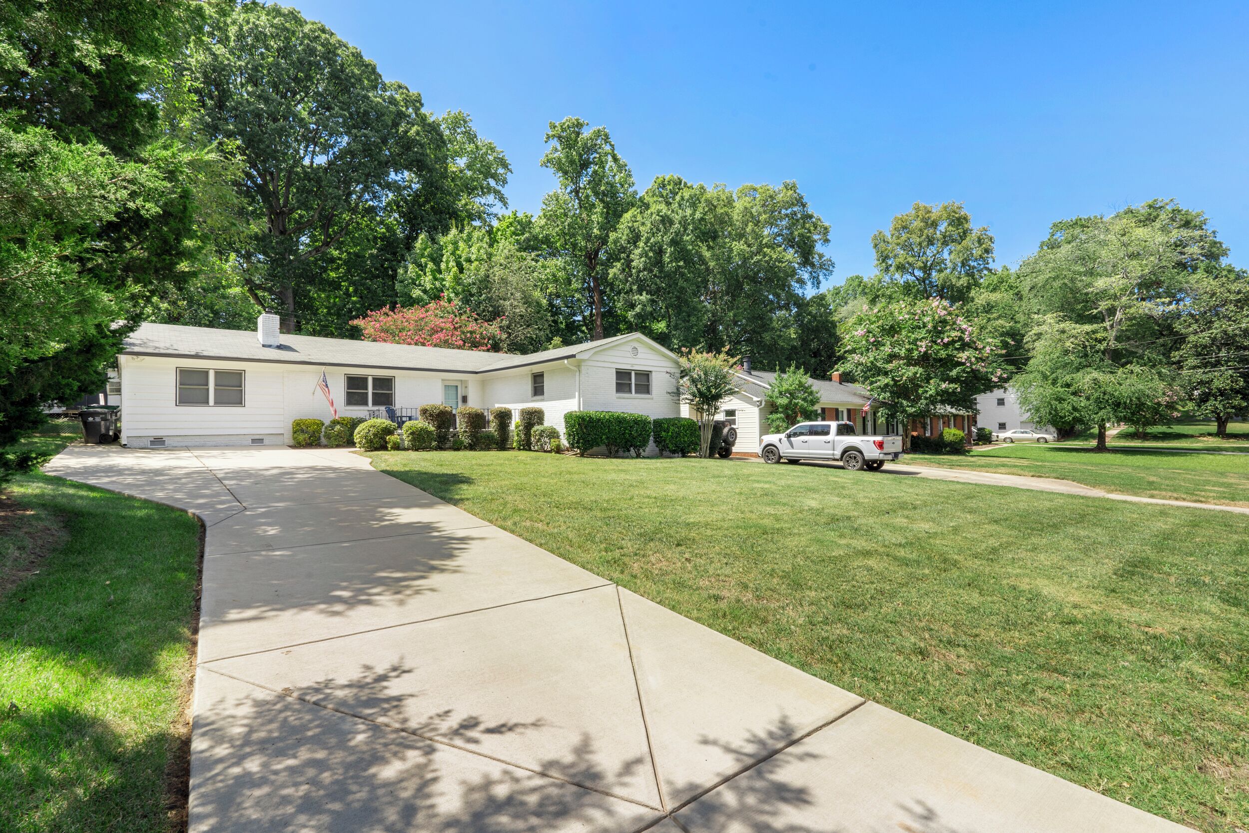 Madison Park Charmer in great location!