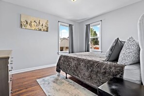 2 bedrooms, in-room safe, desk, iron/ironing board