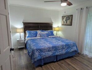 4 habitaciones, escritorio, tabla de planchar con plancha y wifi