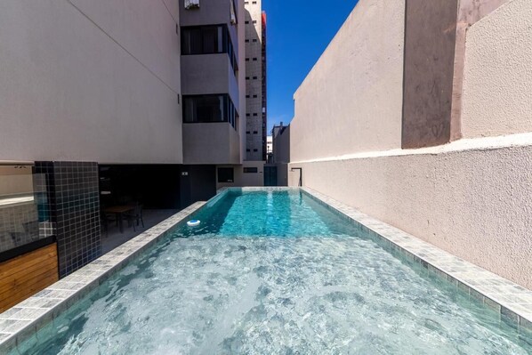 حمّام سباحة خارجي