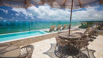 ํ
๋ผ์ค/ํํฐ์ค