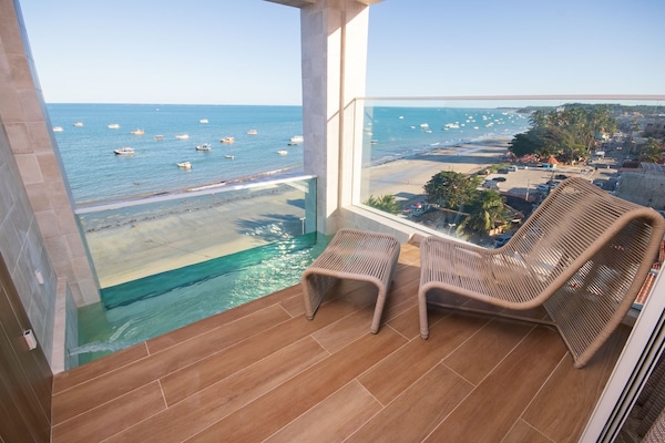 Quarto casal luxo, sacada, vista para o mar | Wi-Fi de cortesia, roupa de cama