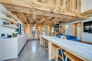 Interior - Luxury Healdsburg Estate & Vines (Healdsburg)