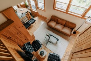 Smart TV, chimenea y tenis de mesa 