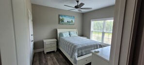 6 slaapkamers, een strijkplank/strijkijzer, wifi, beddengoed