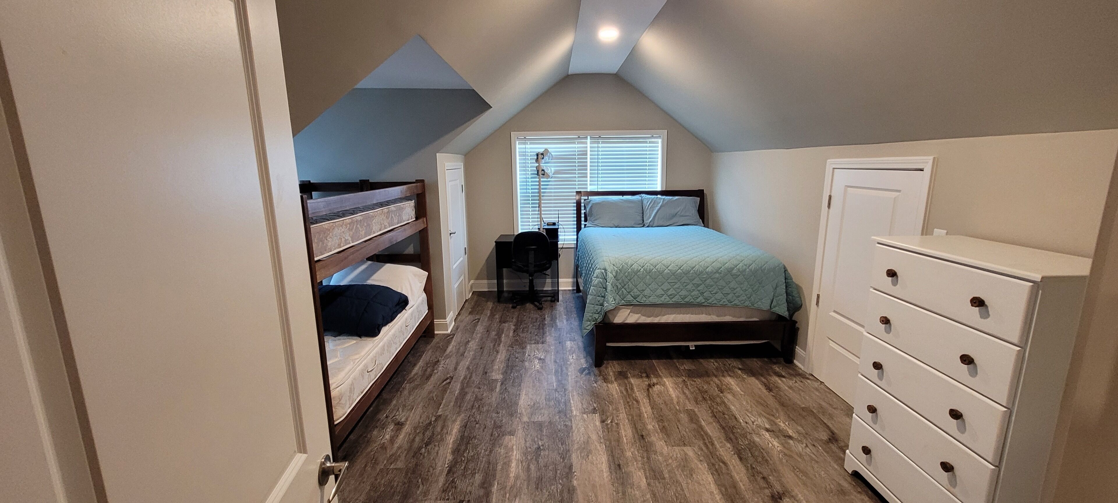 6 chambres, fer et planche à repasser, Wi-Fi, draps fournis