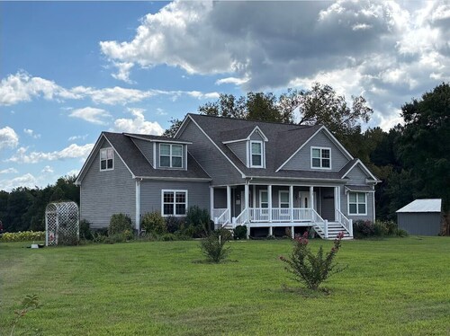 Sleepy Hollow Farms, New Farmhouse near VIR - 1/2mile off Main Road for Privacy