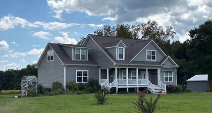 Sleepy Hollow Farms, New Farmhouse near VIR - 1/2mile off Main Road for Privacy