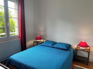 2 bedrooms, desk, iron/ironing board, travel cot