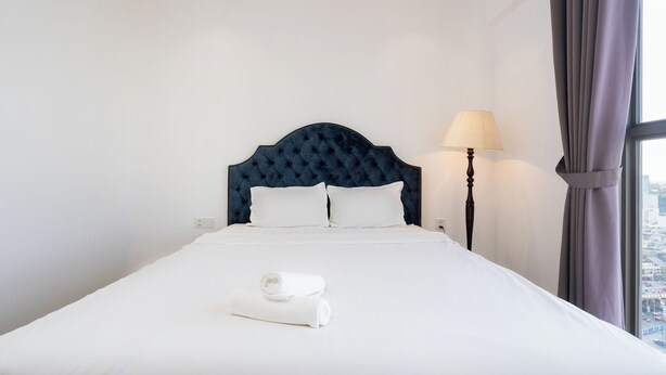 Apartamento de lujo, 3 habitaciones, balcón, vistas a la ciudad | Ropa de cama de alta calidad y escritorio