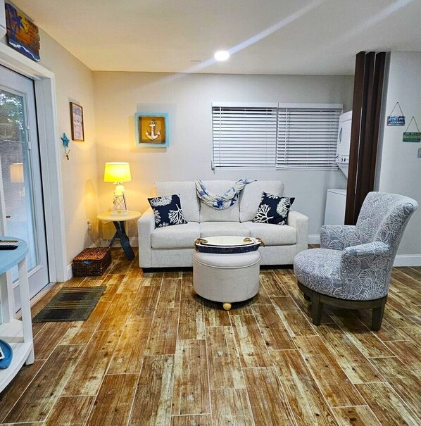 Smart TV - Sarasota Retreat: 10 Min from Siesta Key (Sarasota)