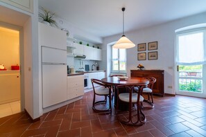 Frigorifero, microonde, forno, macchina per tè/caffè