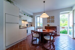 Frigorifero, microonde, forno, macchina per tè/caffè