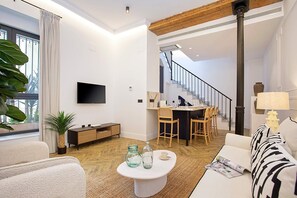 Smart TV - Exclusive duplex in Seville center. Lagar II (Seville)