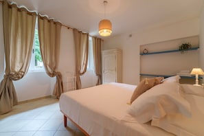 1 chambre, fer et planche Ă repasser, Wi-Fi gratuit, draps fournis