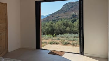 House, 3 Bedrooms | Individually decorated, individually furnished, blackout curtains