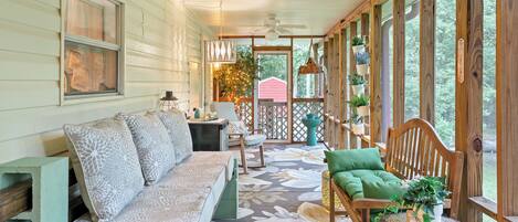 Smart TV, fireplace, books, offices