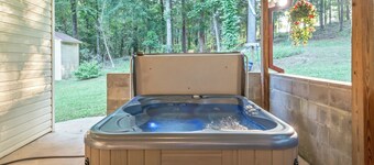 Countryside Retreat with Jacuzzi Hot Tub