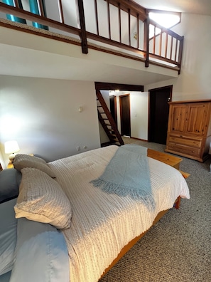 4 bedrooms, desk, iron/ironing board, WiFi