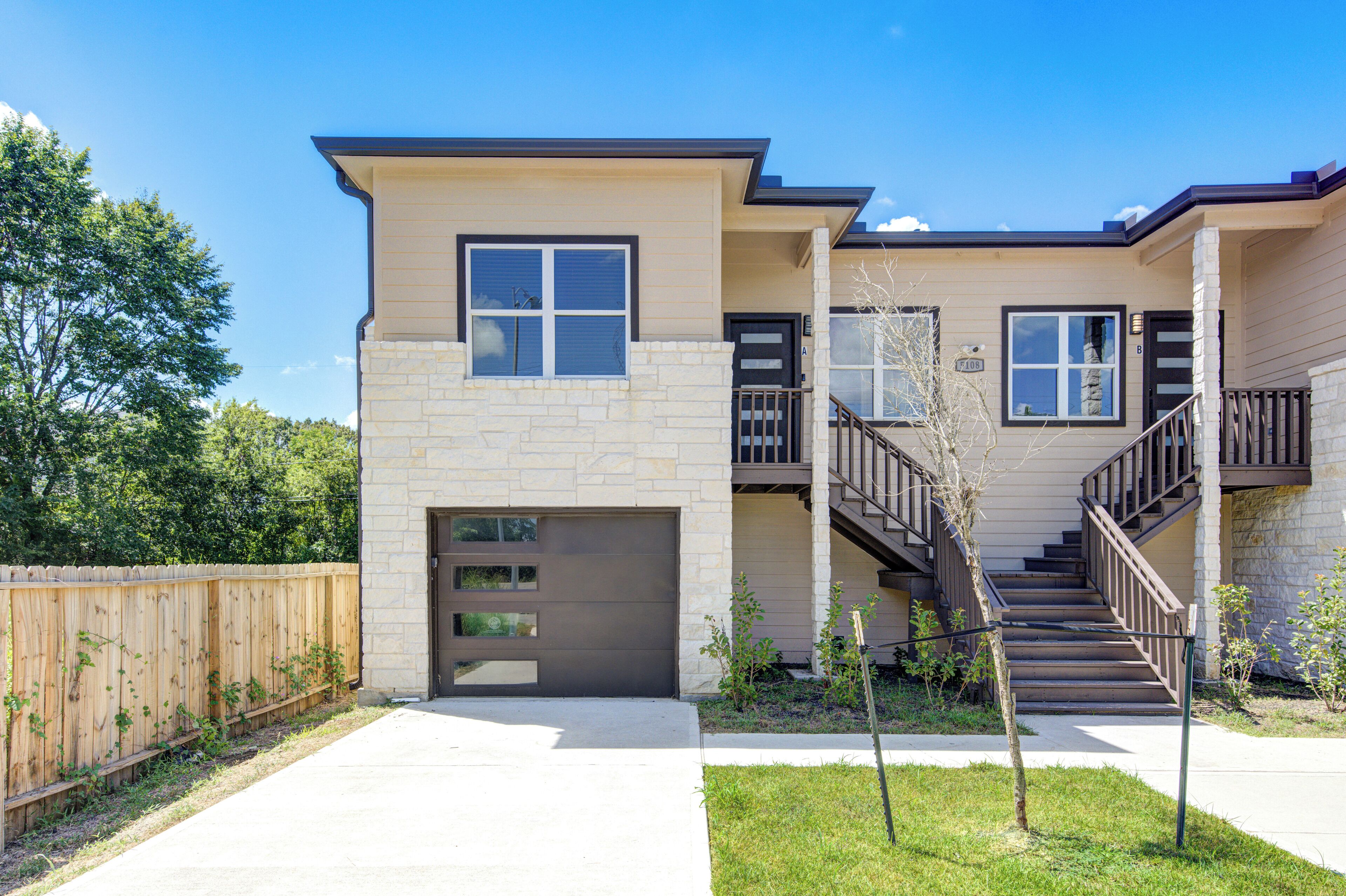 Charming & Luxurious 3-bedroom townhome with AC and WiFi in Southeast Houston