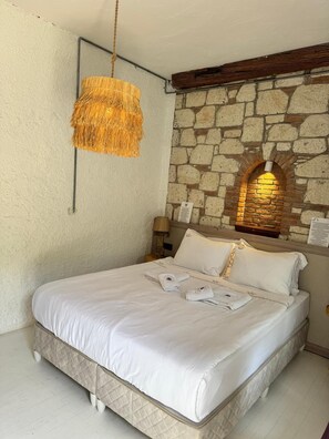 Deluxe Double Room Garden and Pool view | Blackout drapes, iron/ironing board, free WiFi - Casa Tuana Alacati (Cesme)