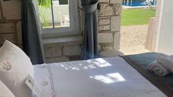 Deluxe Double Room with Garden View | Blackout drapes, iron/ironing board, free WiFi