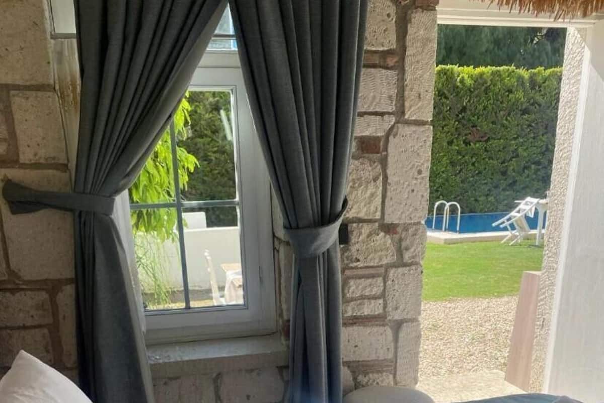 Deluxe Double Room with Garden View | Blackout drapes, iron/ironing board (on request), WiFi (free)