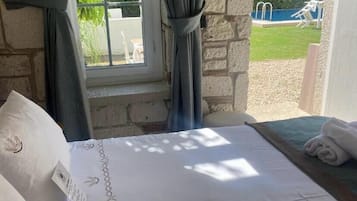 Deluxe Double Room with Garden View | Verduisterende gordijnen, een strijkplank/strijkijzer, gratis wifi
