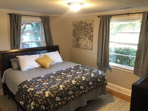 3 bedrooms, desk, iron/ironing board, WiFi