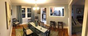 Interior - Charming 3 BR park-side Home w/ King bed, WiFi, Full Kitchen & Fenced backyard (Columbia)