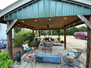 Outdoor dining - Charming B&B in Snow Hill with WiFi and AC (Snow Hill)
