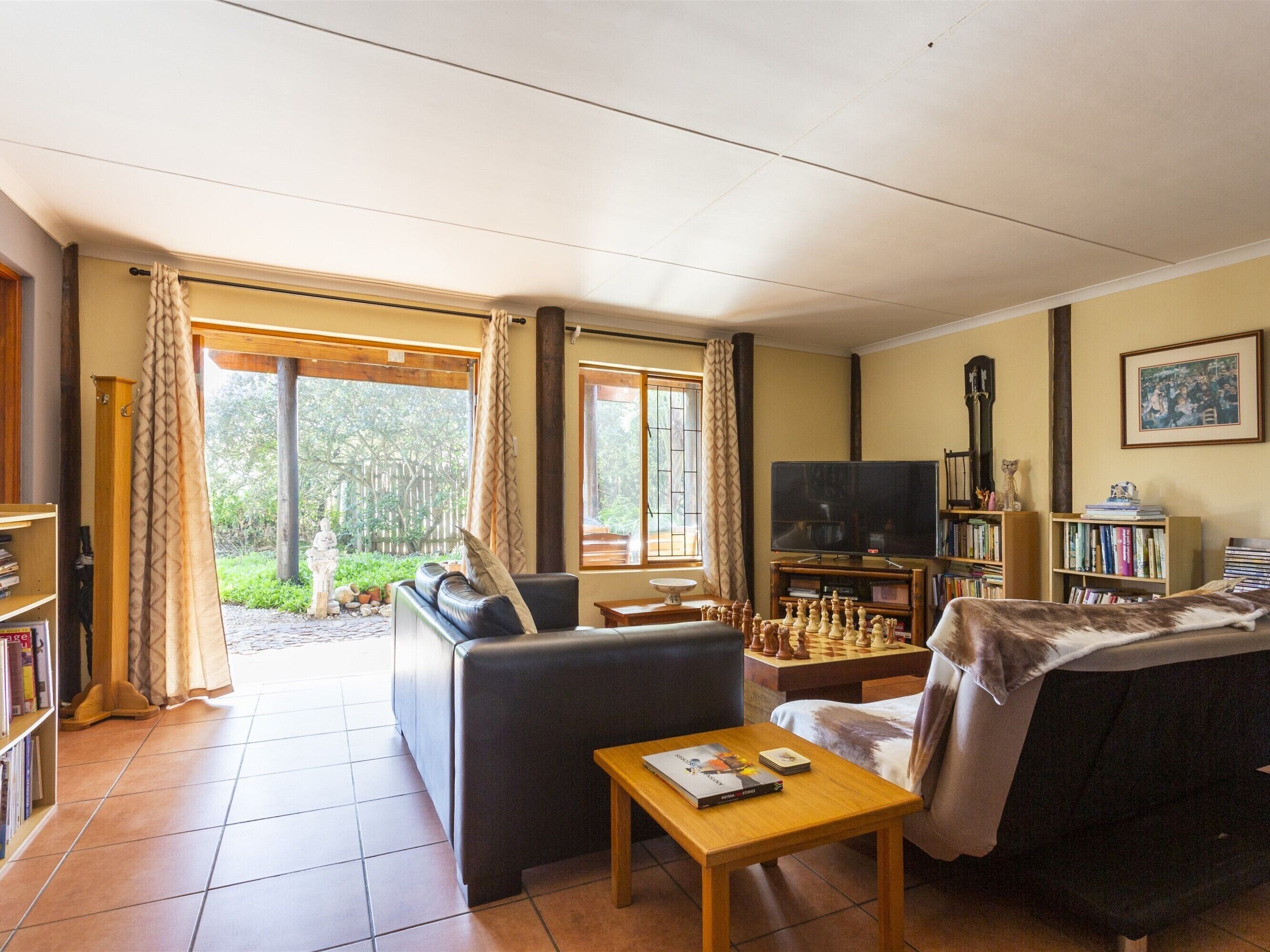 Apartment, 2 Bedrooms, Smoking, Patio | Living area