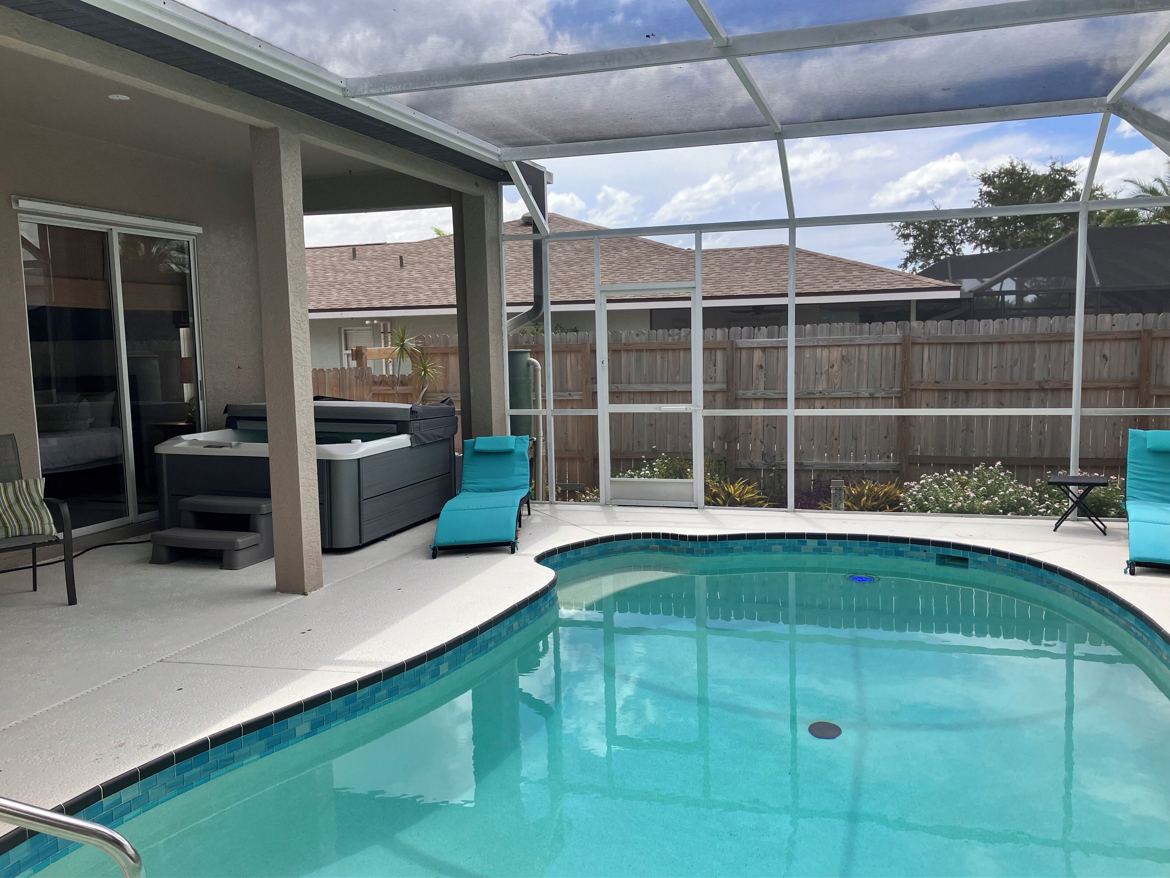 Remodeled Canal Front Home 6 Minutes to Englewood Beach!