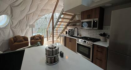 Löyly Luxury Dome, Hot Tub, Sauna, Plunge, King, Queen, Kitchen, Sleeps 4, N. MI