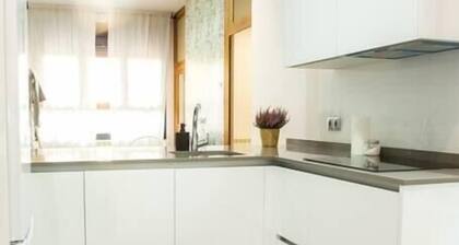 Elegant Apartment LAUD1 - New/Family/Wi-Fi/TV
