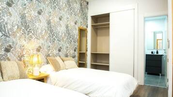 2 dormitoris, planxa i posts de planxar, un bressol de viatge i wifi