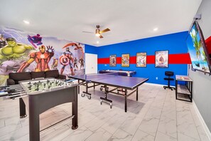 Game room - Ultimate MARVEL Gameroom! Backyard Oasis-No Rear Neighbors! (Davenport)
