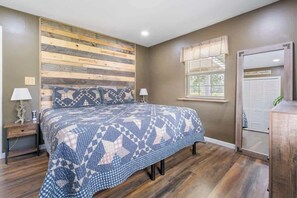 3 bedrooms, WiFi, bed sheets - Dandridge Farmhouse 3 Bedroom Smoky Mountains (Dandridge)