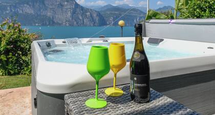 VILLA MIMOSA - Stunning lake view, private garden, swimming pool and Jacuzzi
