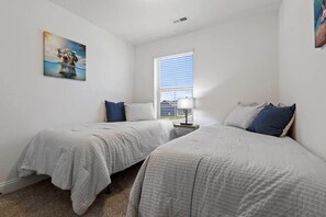 3 bedrooms, desk, iron/ironing board, free WiFi