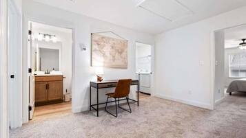 3 chambres, fer et planche à repasser, Wi-Fi, draps fournis