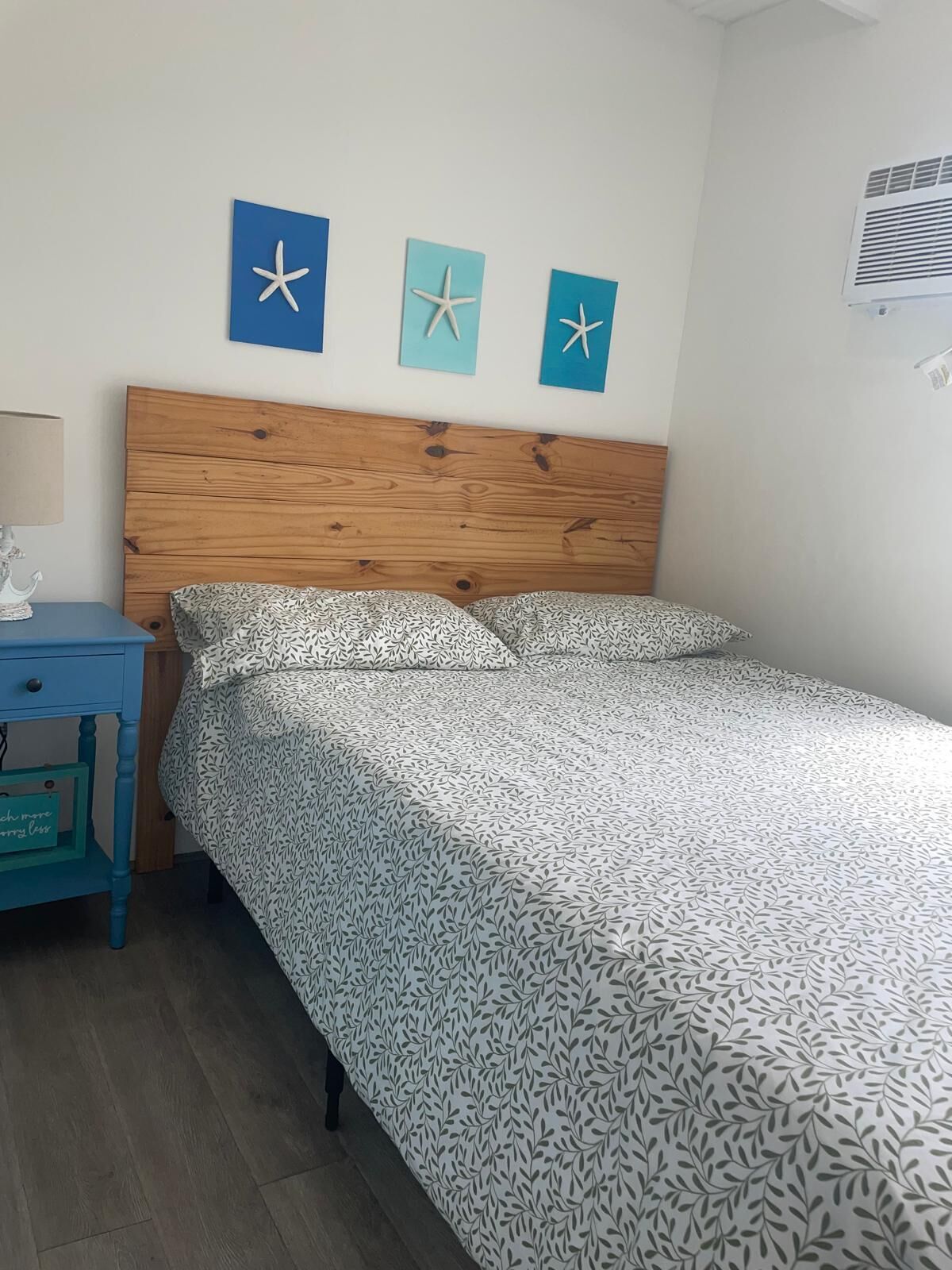 1 bedroom, bed sheets