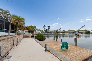 Terrace/patio - Waterfront Pool Home - 12PPL 4BR (Clearwater)