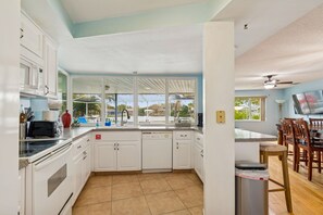 Fridge, microwave, oven, stovetop - Waterfront Pool Home - 12PPL 4BR (Clearwater)