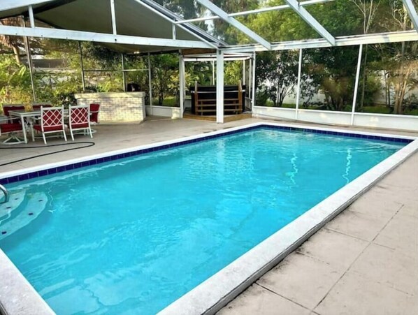 Outdoor pool - Relaxing Pool Home / 6PPL / Spa (Tampa)