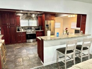 Private kitchen - Relaxing Pool Home / 6PPL / Spa (Tampa)