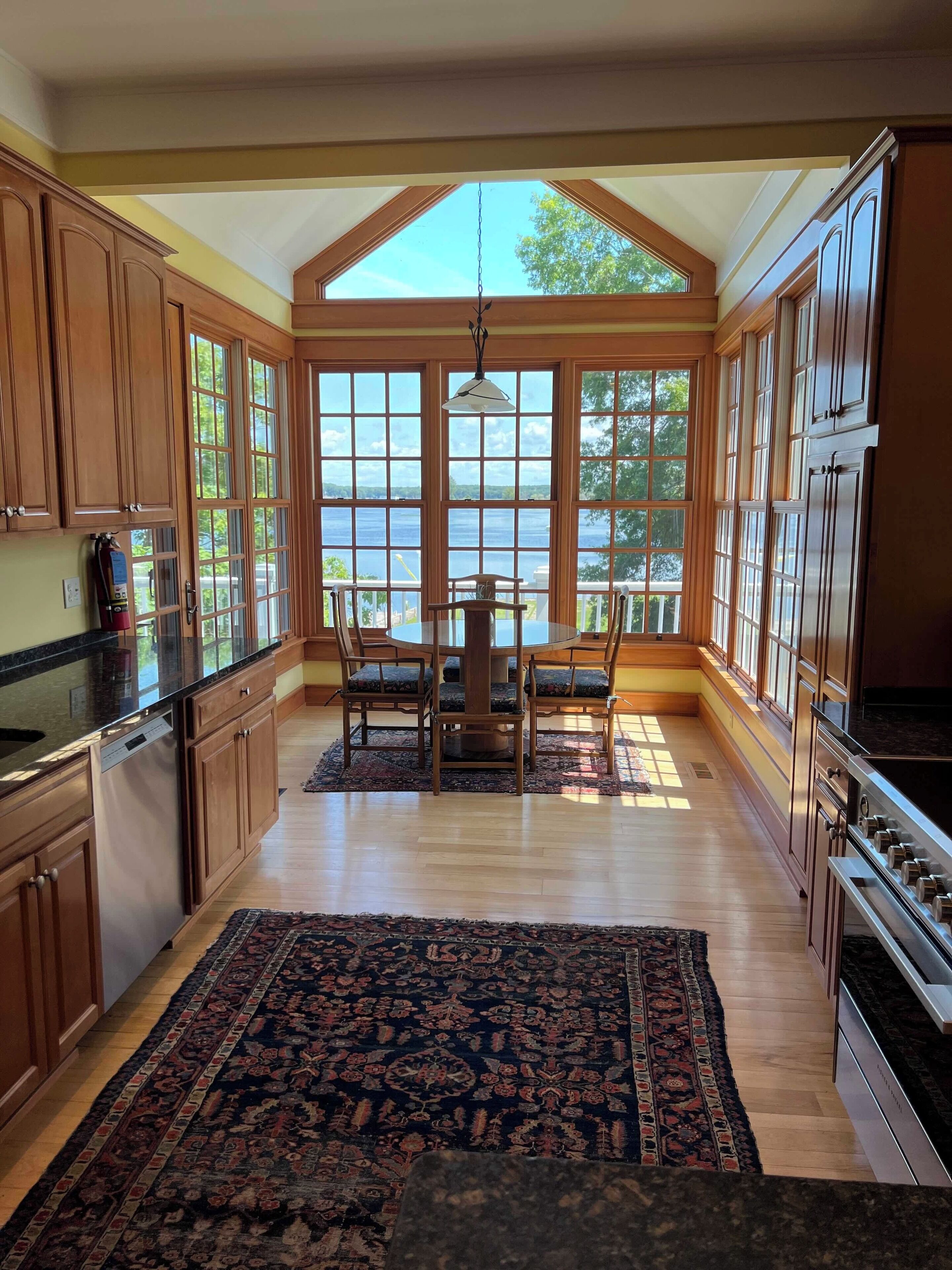 Bayou House 3 Bed/3Bath Harborfront, yard, firepit, kayaks, fireplace, bikes,