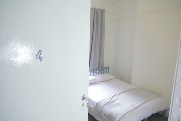 1 bedroom, WiFi, bed sheets