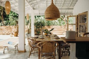 Outdoor dining - Eliya Villa -Direct Beach access to Madiha beach
(Galle)